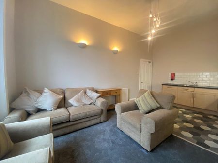 3 bedroom flat to rent - Photo 2