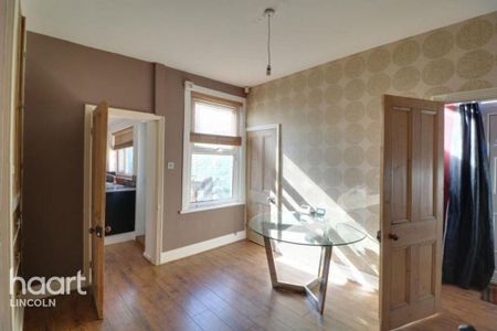 2 bedroom end of terrace house to rent - Photo 3