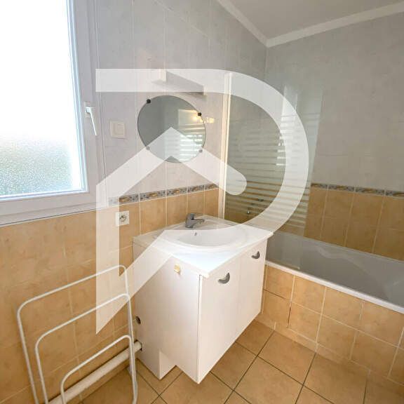 À BOURGES À louer Appartement 1 pièce 29.7 m2 Loyer 390,00 €/mois charges comprises * - Photo 1