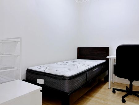 Secondary Room - Photo 4