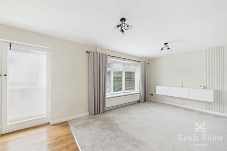 3 bedroom semi-detached house to rent - Photo 2