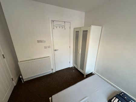 property to rent - Photo 2