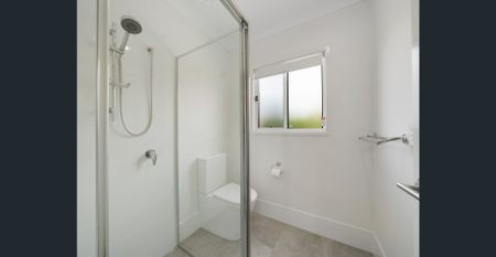 MODERN, FULLY FURNISHED, STUDIO APARTMENT - Photo 5