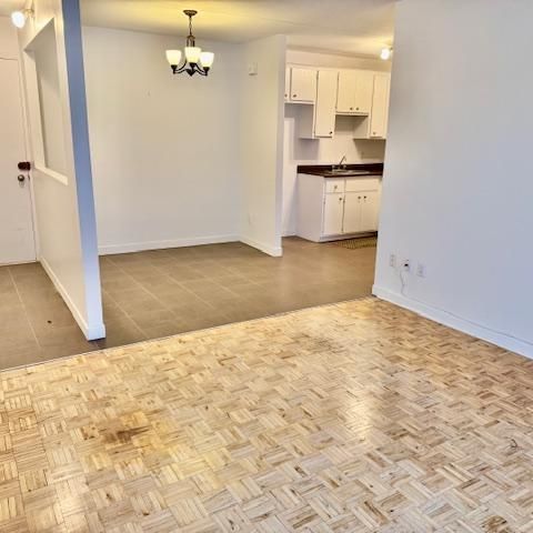 COQUET 4 1/2 TOUT BÉTON - eau chaude et chauffage inclus! MARS ou JUILLET - Photo 1