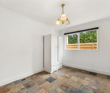 Spacious Three-Bedroom Home with Exceptional Convenience - Photo 4