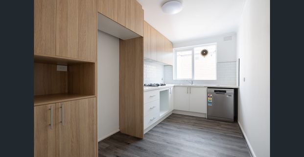 What A Stunner!!! - Photo 1