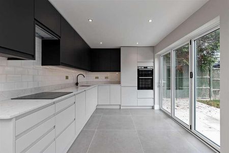 Wych Elms, Park Street, AL2 - Photo 4