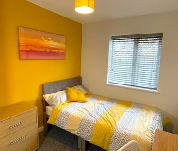 Smart, quiet room, Close to Town Centre - Photo 4