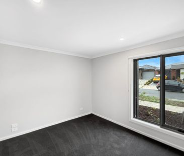 🏡 Brand New 3-Bedroom Townhouse in Wollert - Photo 2