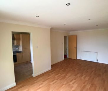 2 Bed Flat, Chantry Court, LS27 - Photo 1