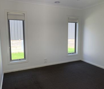 Spacious 4-Bedroom Home in Mernda - Photo 5