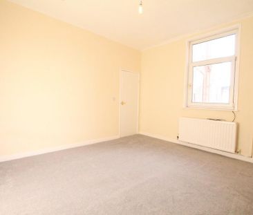 4 bedroom terraced house to rent - Photo 3