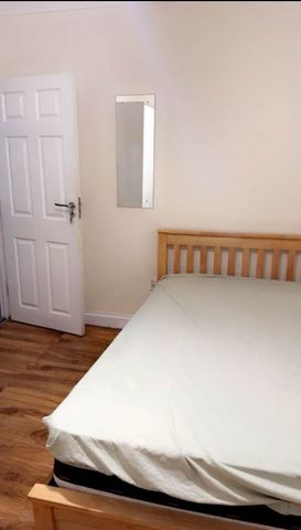 Room in a Shared House, Grange Road, IG1 - Photo 5