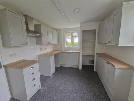 3 bedroom detached bungalow to rent - Photo 5