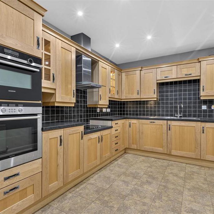 3 bedroom apartment to rent - Photo 1