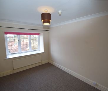 2 bed apartment to rent in Flamborough Road, Bridlington, YO15 - Photo 3