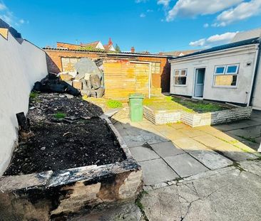 Cinder Bank, Dudley, DY2 9AL - Photo 1