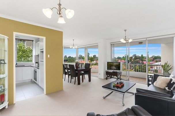 Ultra Convenient 2 Bedroom Unit With Lovely Views - Photo 1