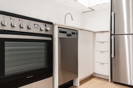 798 Richmond Street West - Photo 4