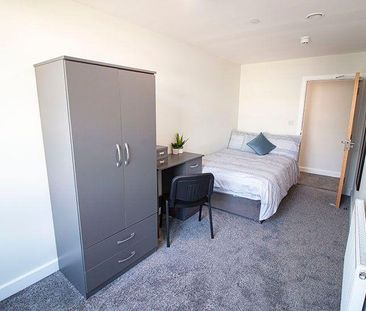 8 bedroom flat to rent - Photo 2