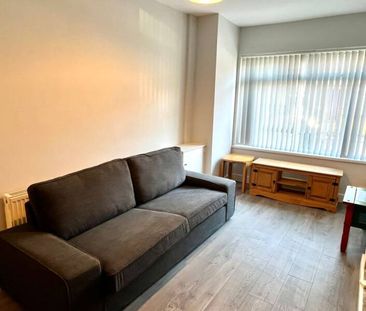 Furnished 2 bedroom Mid-terrace - Photo 2