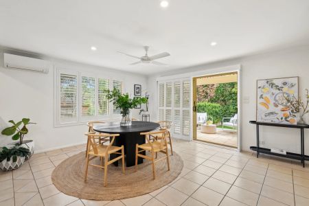 Impeccable Family Oasis Bathed in Sun, Space and Greenery - Photo 2