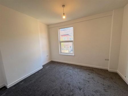 3 bedroom end of terrace house to rent - Photo 2