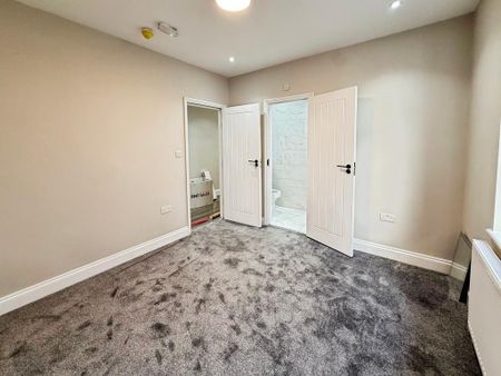 8 bedroom bungalow to rent - Photo 4