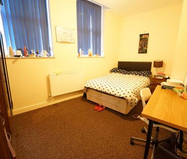 5 bedroom flat to rent - Photo 4