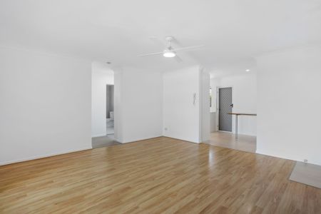 Newly Renovated Two Bedroom Apartment in Coorparoo! - Photo 2