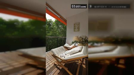 Room in a shared 2-bedroom apartment for rent in Pedralbes, bills included - Photo 2