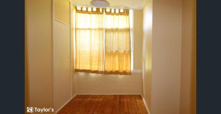 SPACIOUS FAMILY HOME WITH MULTIPLE LIVING AREAS & GREAT OUTDOOR SPACE - Photo 4