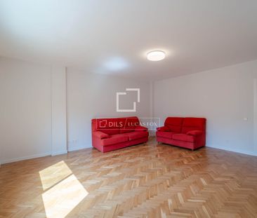 Excellent 6 Bedroom apartment for rent in Extramurs, Valencia - Photo 2