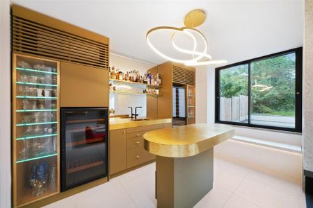 5 bedroom detached house to rent - Photo 2