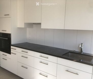 Appartement récent de 2,5 pièces avec vue sur les montagnes - Photo 2