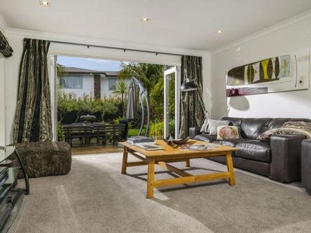 Greenhithe, 2 Oscar Road - Photo 2