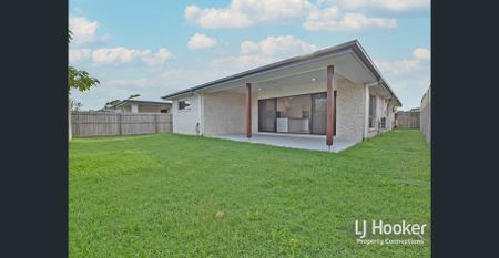 MODERN FAMILY HOME WITH MULTIPLE LIVING AREAS! - Photo 3