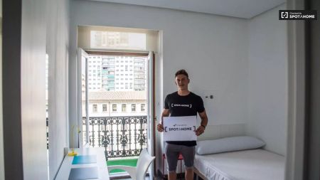 Double bed in Room in a shared 10-bedroom apartment for rent in Sant Francesc, only students - Photo 4
