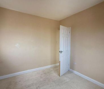 3 bedroom flat to rent - Photo 4