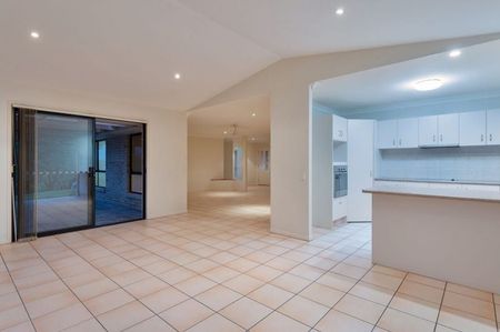 Space, Comfort & Convenience for the Whole Family - Photo 4