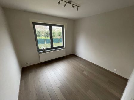 Appartement met twee slaapkamers en centrale ligging te huur - Photo 2