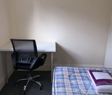 4 bedroom terraced house to rent - Photo 5