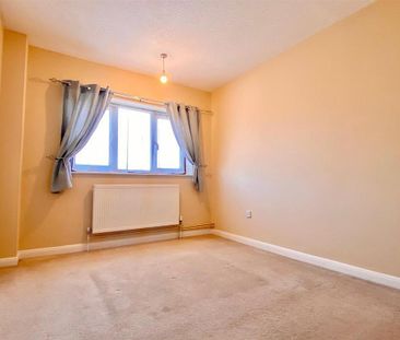 4 bedroom semi-detached house to rent - Photo 3