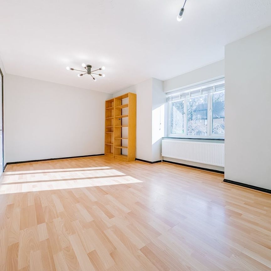 1 Bed Flat, Franklin Way, CR0 - Photo 1