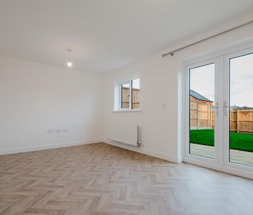 4 bedroom semi-detached house to rent - Photo 3