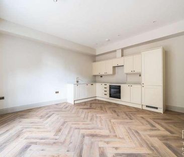 Bells House, GU9 - Photo 5