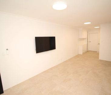 4/12 Dyne Street, Red Hill. - Photo 4