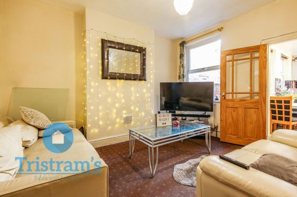 4 bed Semi-Detached House for Rent - Photo 1