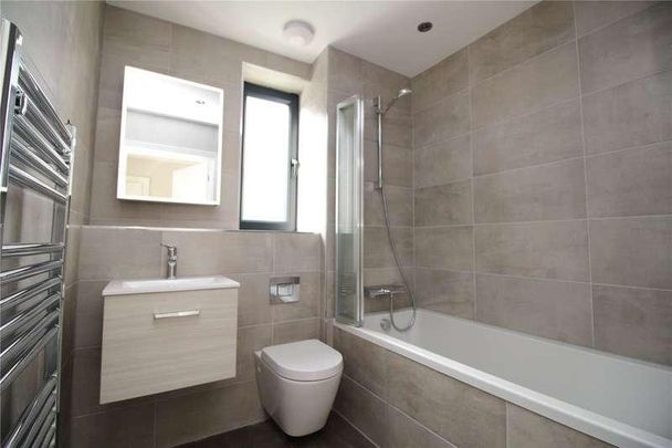 Waterfall Road, New Southgate, London, N11 - Photo 1