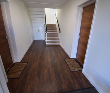 3 bedroom flat to rent - Photo 4